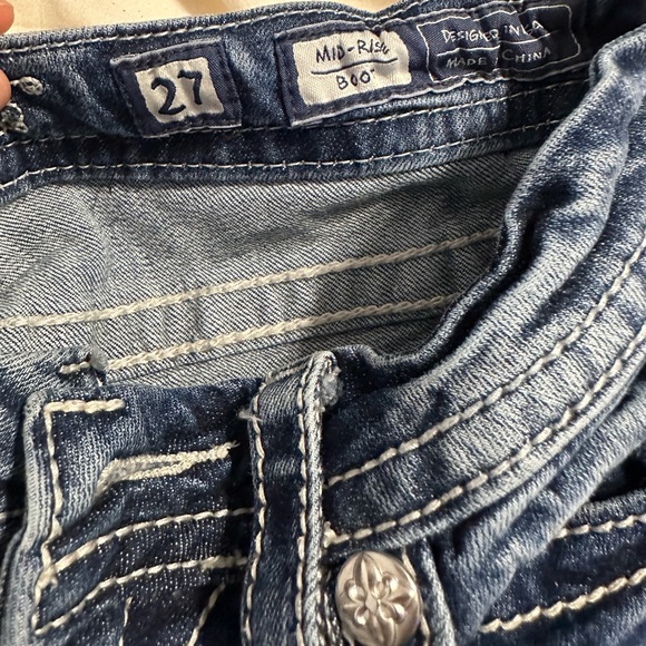 Like new Buckle Miss Me jeans - Picture 4 of 6